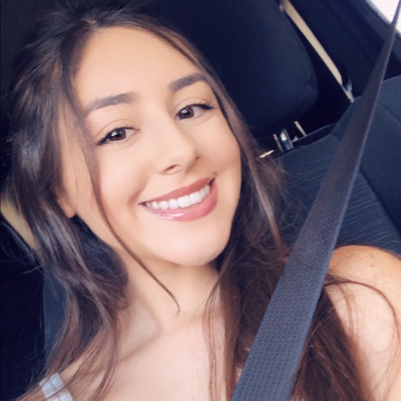 Meet your Posher, Sara - Picture 1 of 1